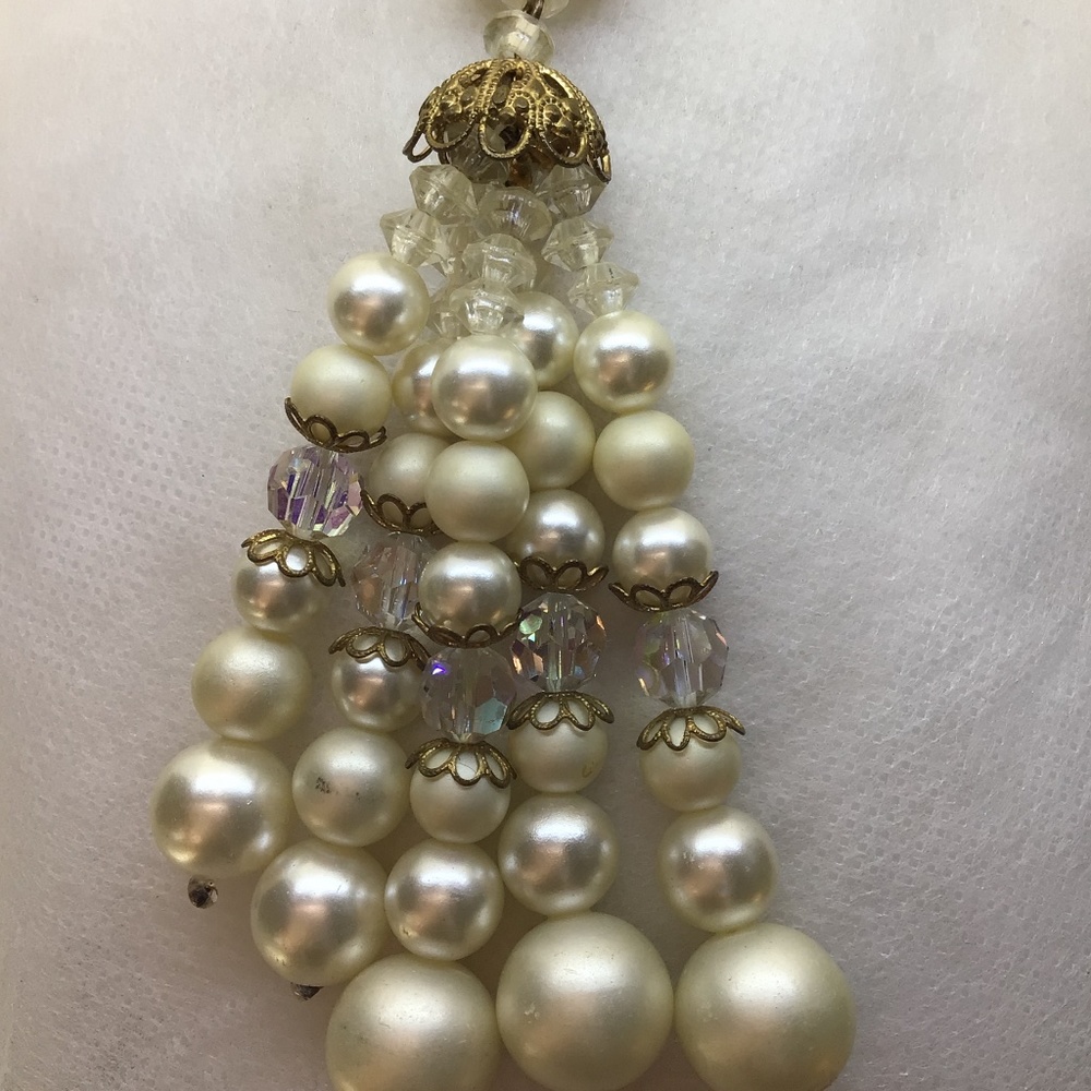 Pearl/Crystal Bead Flapper Style Necklace
